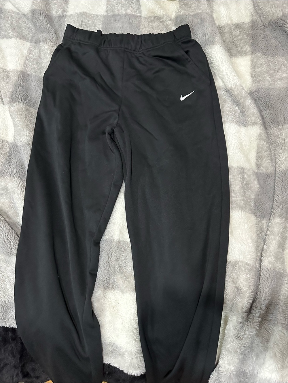 Nike Black & White Therma-FIT Tag Detail